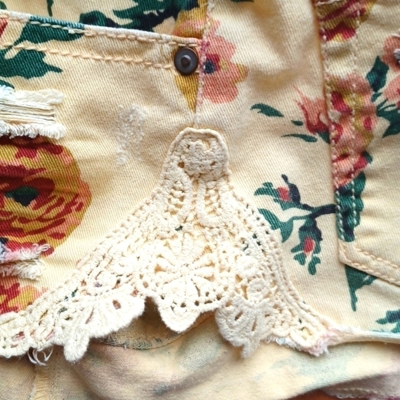 MUDD Yellow Distressed Denim & Lace Shorts - Picture 5 of 6